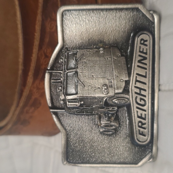 Vintage Belt and Freightliner Buckle Trucker Western Tooled Leather Belt - Picture 2 of 11